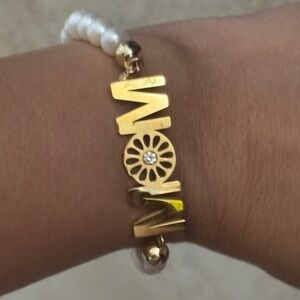 Chic Gold 'MOM' Bracelet with Pearl Details
